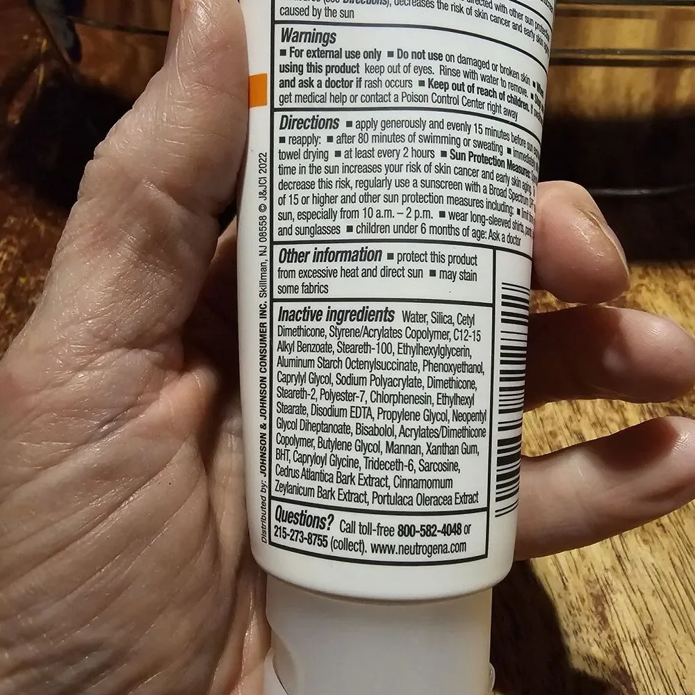 Neutrogena Clear Face Liquid Oil-Free Sunscreen Lotion Broad Spectrum SPF 50 3oz